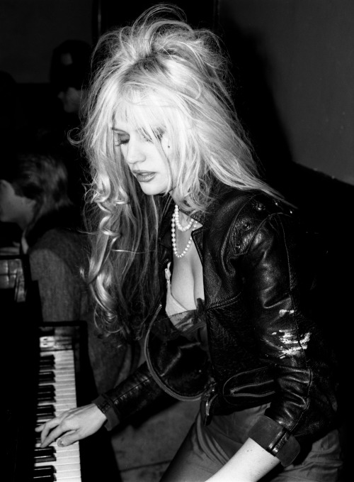 From the MUSE Archives: The super rad, multi-talented artist Phoebe Legere playing at the Limelight 