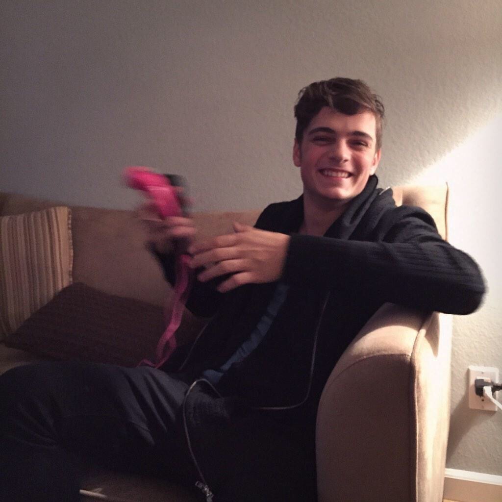 creepytoomuch:  Gaming with Zedd and Martin Garrix