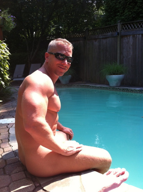 guysthatgetmehard:  spending the afternoon at the pool with abb 