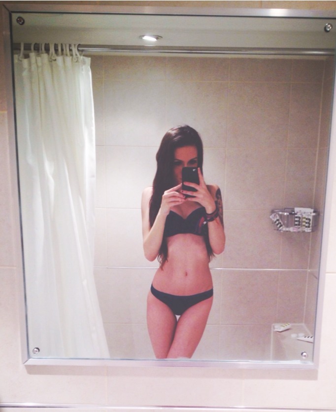 xohopeiero:  new underwear selfie 😘