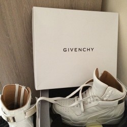 caljshort:  ccvr:  all—-white:  STAY TRILL with ALL WHITE  more fashion here | INSTAGRAM