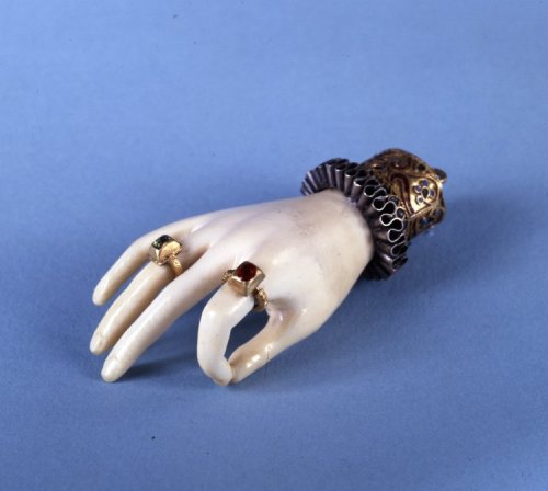 detournementsmineurs:Pendant amulet, Spain or Italy, circa 1600.