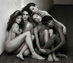 style-beauty-passion:  &ldquo;Stephanie, Cindy, Christy, Tatjana, Naomi, Hollywood, 1989&rdquo; — by Herb Ritts.From left, that’s Stephanie Seymour, Cindy Crawford, Christy Turlington, Tatjana Patitz, and Naomi Campbell.Yep.  In one historic photo.