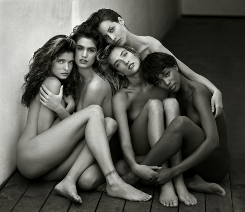 style-beauty-passion:  “Stephanie, Cindy, Christy, Tatjana, Naomi, Hollywood, 1989” — by Herb Ritts.From left, that’s Stephanie Seymour, Cindy Crawford, Christy Turlington, Tatjana Patitz, and Naomi Campbell.Yep.  In one historic photo.