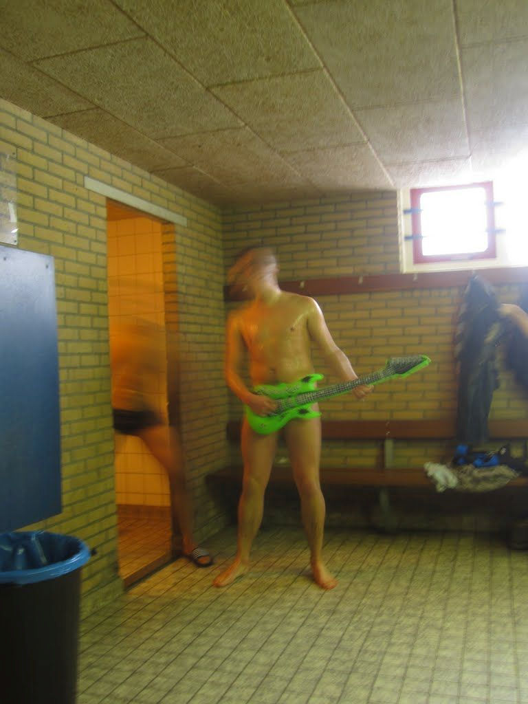 numusi:  Mixed gay stuff with more than 10000 followershttp://runboxx.tumblr.com/Public