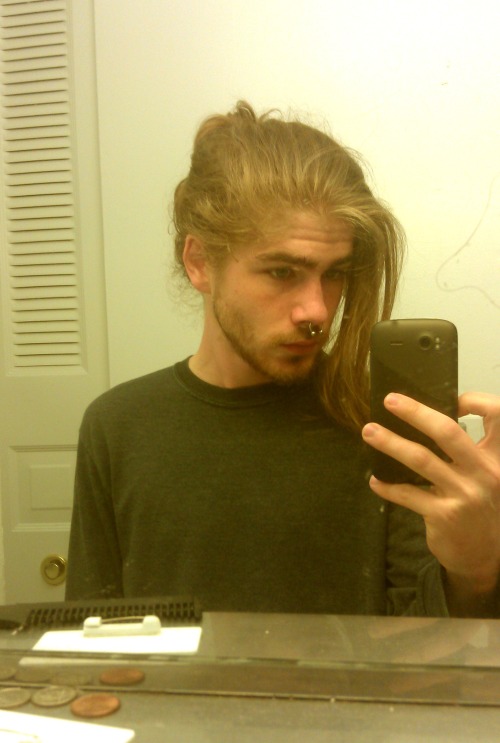 futsingaround: littlemammal: littlemammal: 6 selfies 2k14 not a guy, they/them serious hair goals