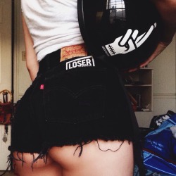 tinyhellraiser:  Suns out, buns out. 🍑