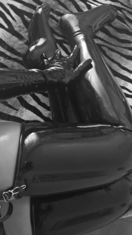 clfetishart: Barbara new latex stockings & gloves