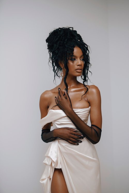 commedessgarcons:Ebonee Davis at the Harpers Bazaar Icons event styled by (IG) AlDotG 