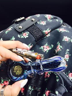 sam-saysss:  Wake &amp; bake with my nebula 😍🍁✨⭐️🌙🌠