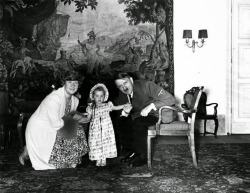 historicaltimes:  Hitler with Emmy and Edda