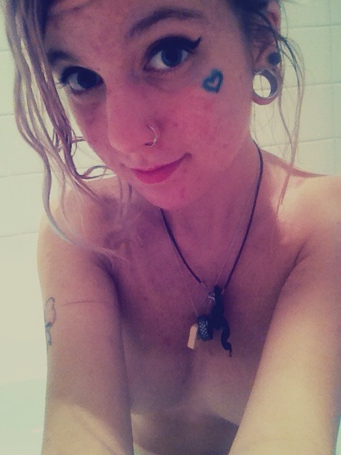 believe-and-you-can:  Bath selfie! 