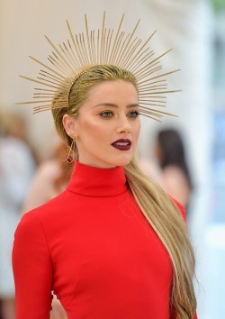 midnight-charm:Amber Heard attends the Heavenly Bodies Costume Institute Gala at The Metropolitan Museum of Art on May 7, 2018