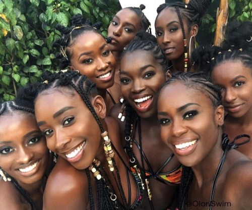 darkmelaningirls:@olorswim  Sexy pretty beautiful ladies. 😃