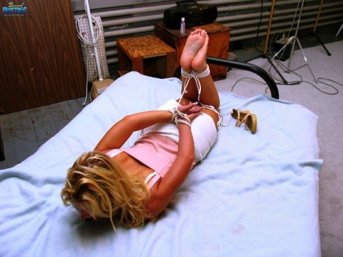 bondagehedgehog:  Bella