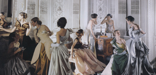 Featured in Vogue US’ May 2014 issue was Tim Walker’s reincarnation of Cecil Beaton’s 1948 spread of