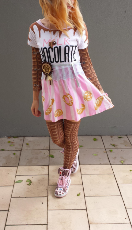 sinneddonuts:  This outfit I call chocolate overload!Top: MILK Chocolate OP: MILK  Boulangerie in PinkCutsew and OTK: Emily Temple Cute Chocolate RibbonNecklace: Q-pot Large Wooden ChocolateAccessory: Angelic Pretty Rosette 