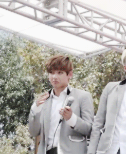 ohparkjimin:  A typical Taehyung. 