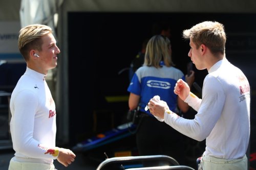 callumilott: LIAM LAWSON &amp; JÜRI VIPS ahead of the feature race in Baku (June 12, 2022 /