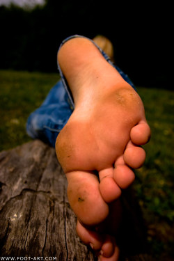 Perfection, perfection, perfection or what! LOVE those semi-dirty goddess feet.
