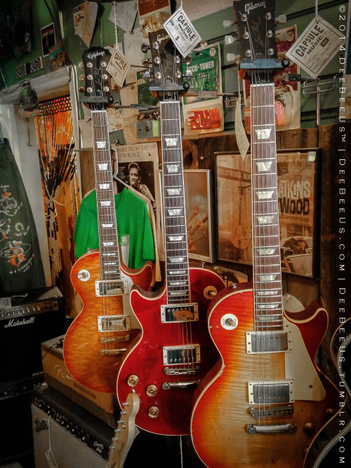 deebeeus:  Here’s the final bit of fun from last eek’s trip to Capsule music in the Queen West area of Toronto: Fender Bullet!  Early 80s. Lefty of the week (for my friend guitarlust!):  it’s a recent Les Paul in a lovely red with cream binding.