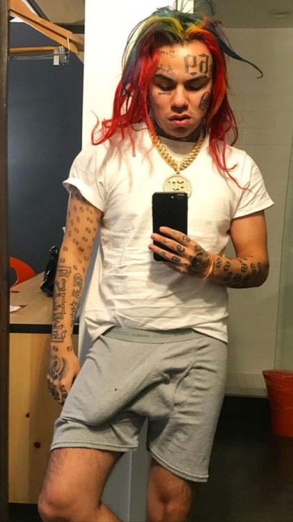 malecelebulges: Rapper 6ix9ine DickPrint