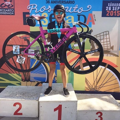 fixiegirls:  Repost: @erinecamille 1st place goes to the only #fixiegirl breakless at the #rosaritoe