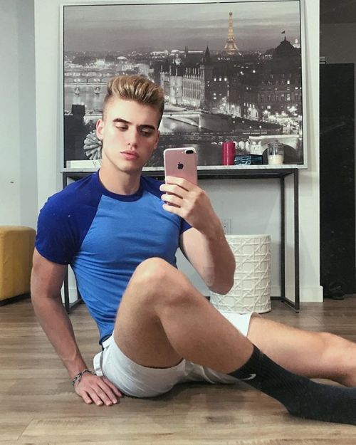 norsocklover: soxrock: Lucas Dell via Instagram Superb socked feet my friend! 