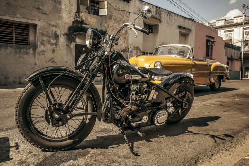 Harley Davidson 1947 Knucklehead & 1948 Panhead on the way to the annual Harlista meeting in Cub