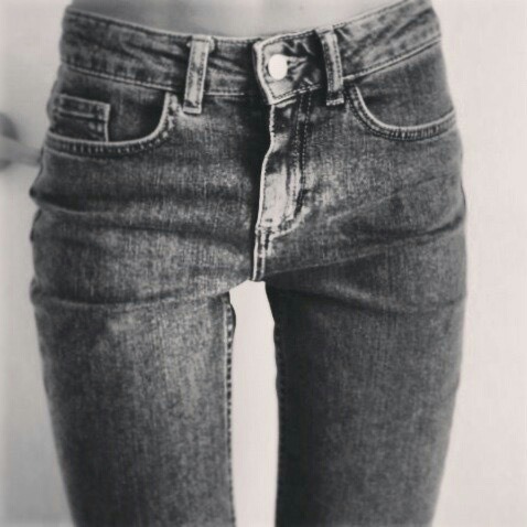 brookey1125:  B&W Skinny jeans thinspo