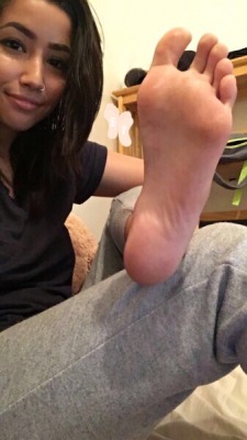 Alanafootgirl:  I Can’t Reach But I Really Want My Toes Sucked ☹️ Anybody Wanna