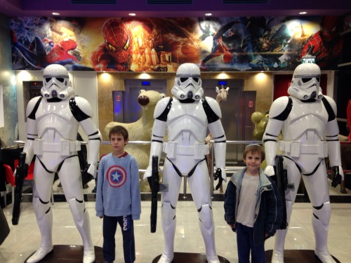 rosietwiggs:FINALLY SEEING STAR WARS WITH THE KIDS!!!!