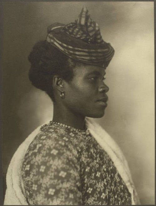 historical-nonfiction:A woman from Guadeloupe, photographed at Ellis Island where she was attempting