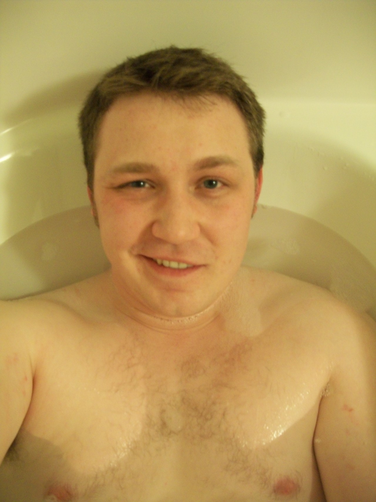 tiniestabyss:Wet Wednesday, bubble bath edition