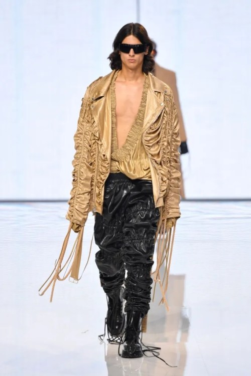 fashionablymaleofficial: (via Balmain Ready To Wear Spring 2022 Paris)