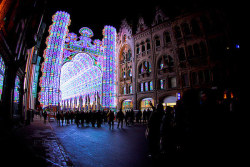 lilitudracul:  commanderspock:  artinoddplaces  Cathedral Art Installation Made from 55,000 LED Lights in Belgium (via freshome)   tomby look 