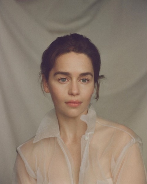 Daenerys Targaryen de la Tormenta, la que no arde | @carlota_guerrero. . . @emilia_clarke para @ne