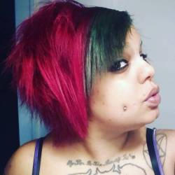 #Greenbangs #Redhair #Beautiful #Beauty #Happy #Loveit #Love #Colors #Girlwithtattoos