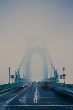 travelingcolors:  Fog in St. John’s Bridge, Portland | Oregon (by Cameron Booth)