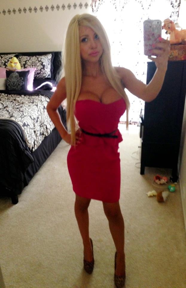 sexxxstainedbrain:  Kiley Fox makea any dress look good 