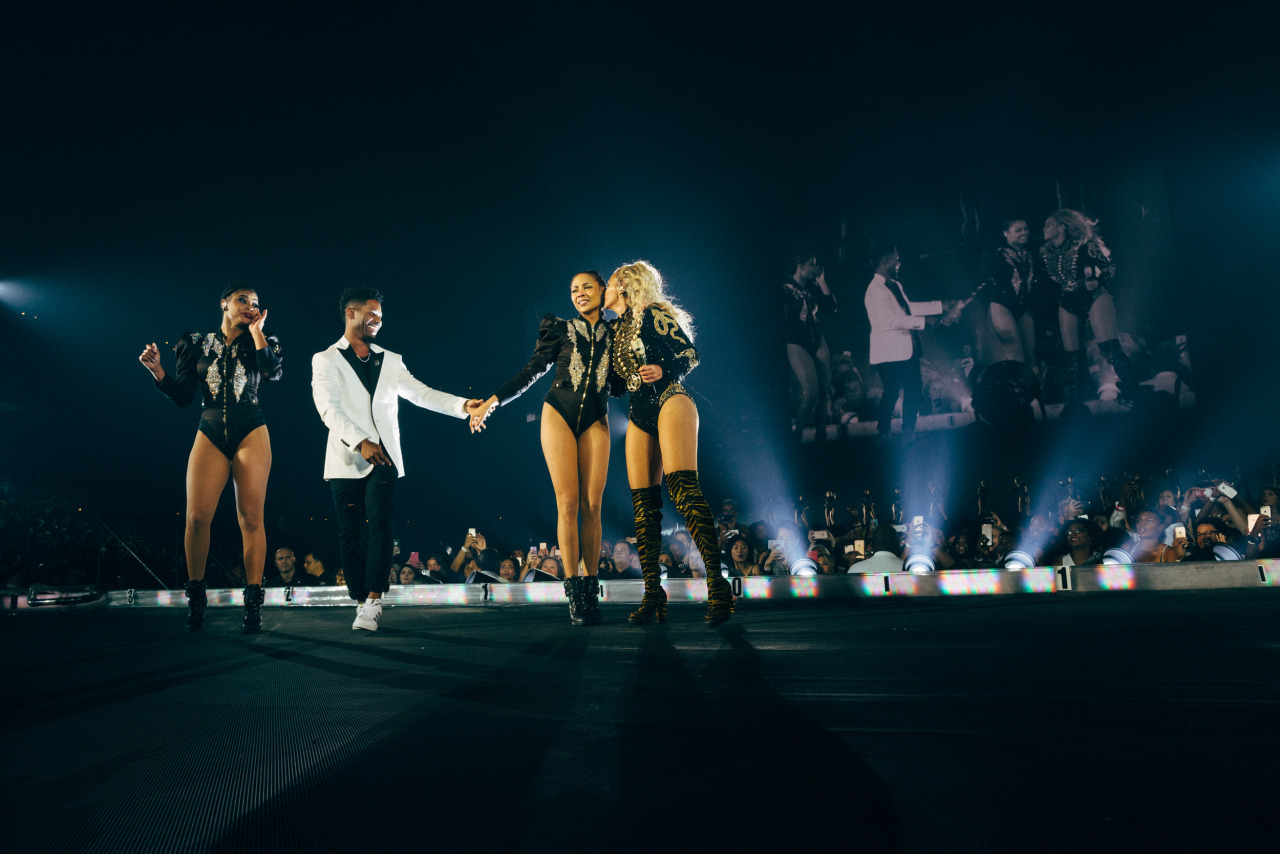 formationtourdancers:  Formation World Tour: St. Louis | John liked it, so he put