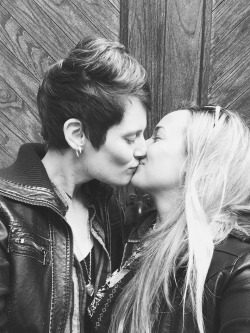 the-inspired-lesbian:  jujudyce:  Throw back to our honeymoon in the PNW  👭