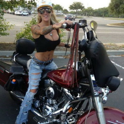 biker-queens:  Biker Queen