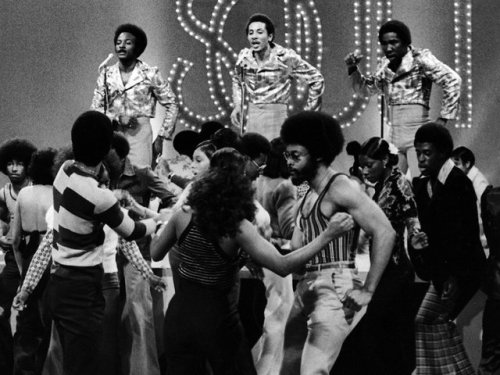 brandonousley:The O’Jays on Soul Train (photographed by Michael Ochs/Michael Ochs Archives, 1974)