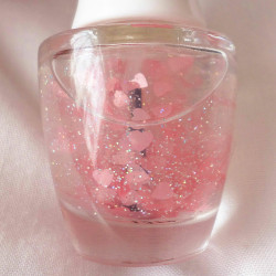 xpinkrosehimex:  How cute is this nail polish,