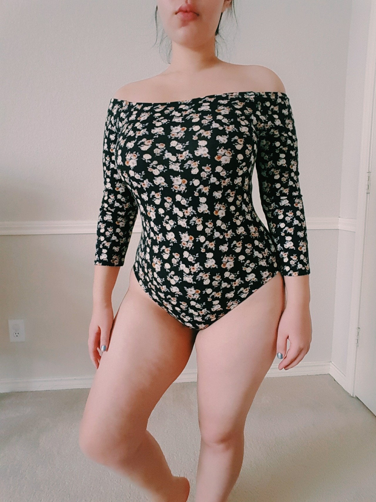 samanthas-corner:  sweetmidnightmoans:Florals and bodysuits and me, three things