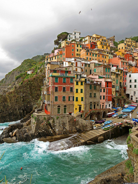 Colors of Liguria, Riomaggiore, Italy (by ratexla).