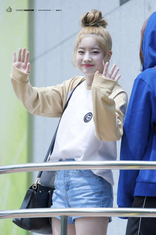 team-twice:© choigo dahyun | do not edit.