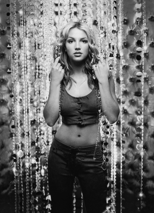 bwbritney:Britney Spears photographed by Mark Seliger for the album ‘Oops! I did it again&rsqu