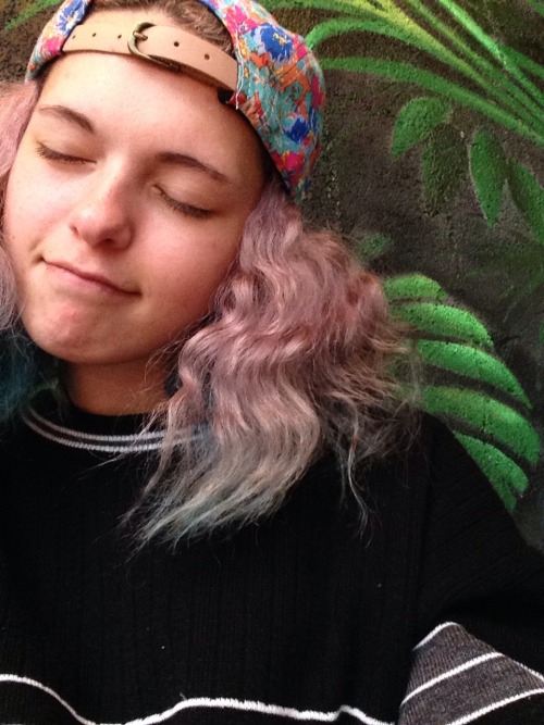 spacethrash:  birthday girl selfies MUST be reblogged